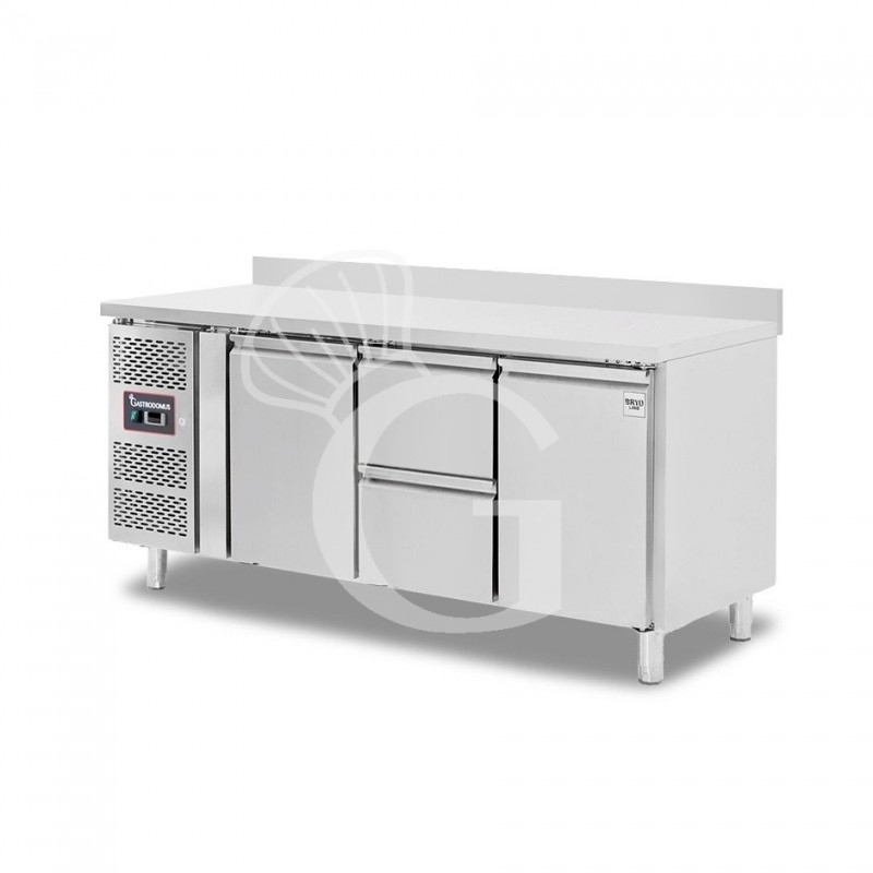 Mesa refrigerada con 2 puertas, 2 cajones de 1/2, peto trasero, profundidad 700 mm, temperatura -2°C/+8°C, motor a la izquierda