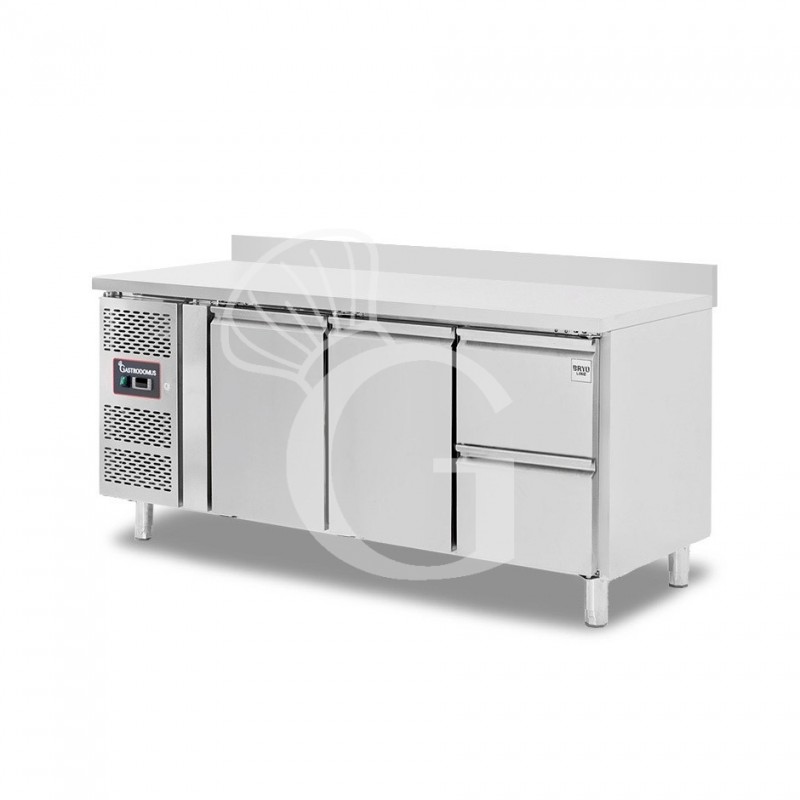 Mesa refrigerada con 2 puertas, 2 cajones de 1/2, peto trasero, profundidad 700 mm, temperatura -2°C/+8°C, motor a la izquierda