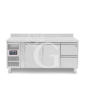 Mesa refrigerada con 2 puertas, 2 cajones de 1/2, peto trasero, profundidad 700 mm, temperatura -2°C/+8°C, motor a la izquierda