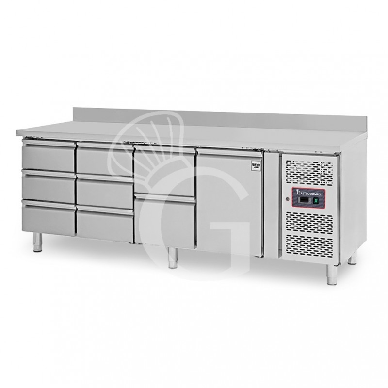 Mesa refrigerada para gastronomía 8 cajones 1 puerta 700 mm -2°C/+8°C, peto trasero