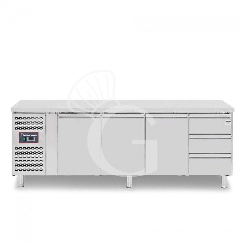 Mesa refrigerada con 3 puertas, 3 cajones de 1/3, profundidad 700 mm, temperatura -2°C/+8°C, motor a la izquierda