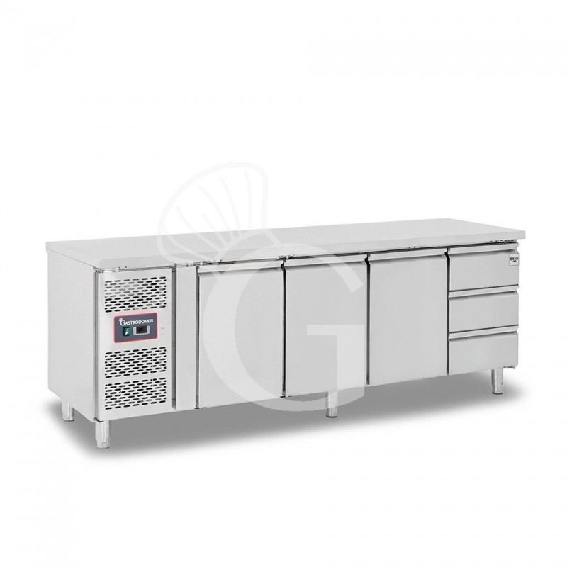 Mesa refrigerada con 3 puertas, 3 cajones de 1/3, profundidad 700 mm, temperatura -2°C/+8°C, motor a la izquierda