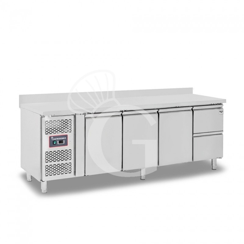 Mesa refrigerada con 3 puertas, 2 cajones de 1/2, peto trasero, profundidad 700 mm, temperatura -2°C/+8°C, motor a la izquierda