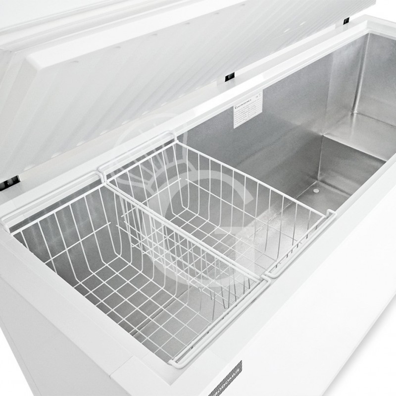 Arcón congelador con capacidad de 568 litros, temperatura de -18°C, clase F