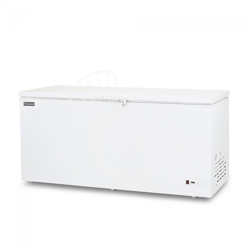 Arcón congelador con capacidad de 568 litros, temperatura de -18°C, clase F