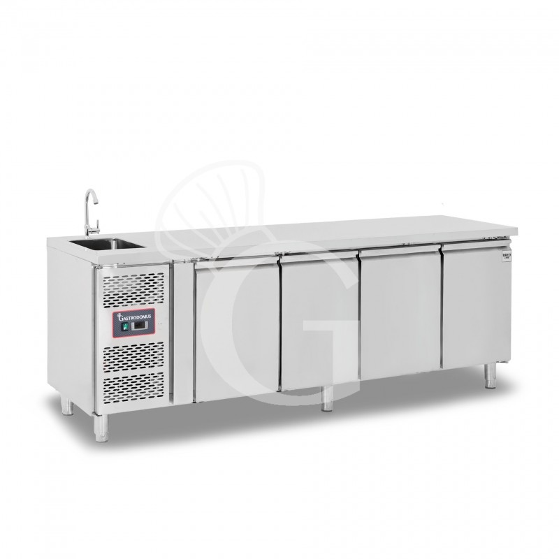 Mesa refrigerada 4 puertas con fregadero y grifo, P 700 mm +2°C/+8°C motor a la izquierda, clase de eficiencia energética B