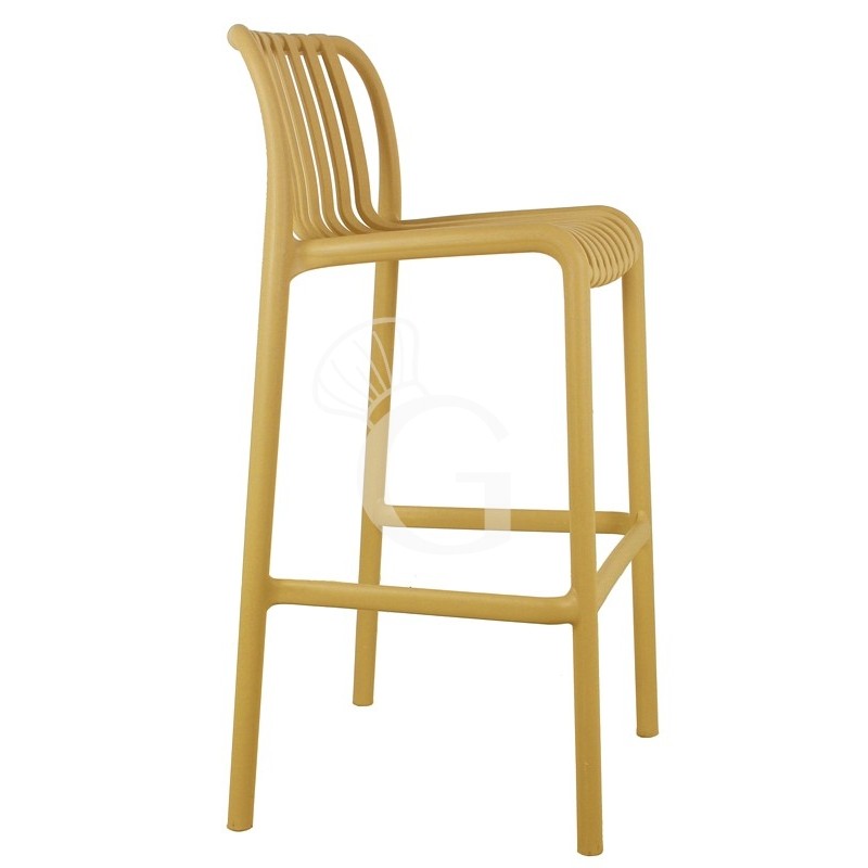Taburete con estructura de polipropileno. Dimensiones L 400 mm x P 380 mm x H 1010 mm.