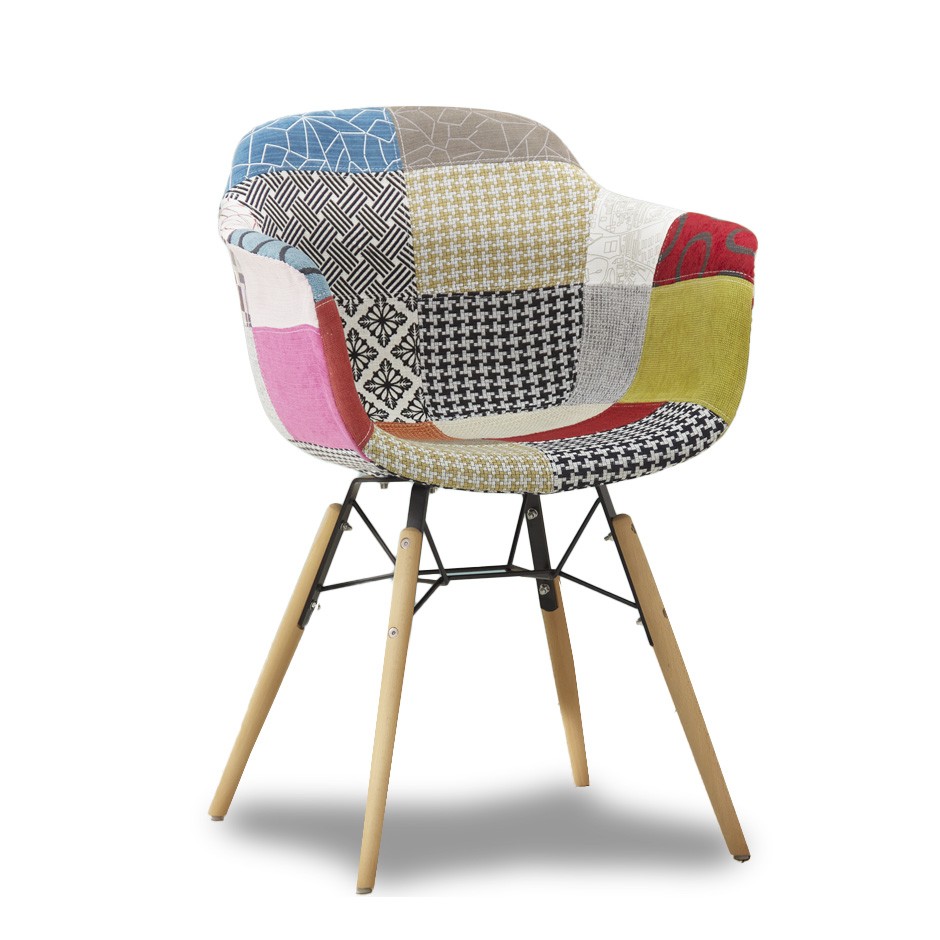 Sillón con estructura de madera y metal, tapizado en tela. Dimensiones L 420 mm x P 400 mm x H 800 mm