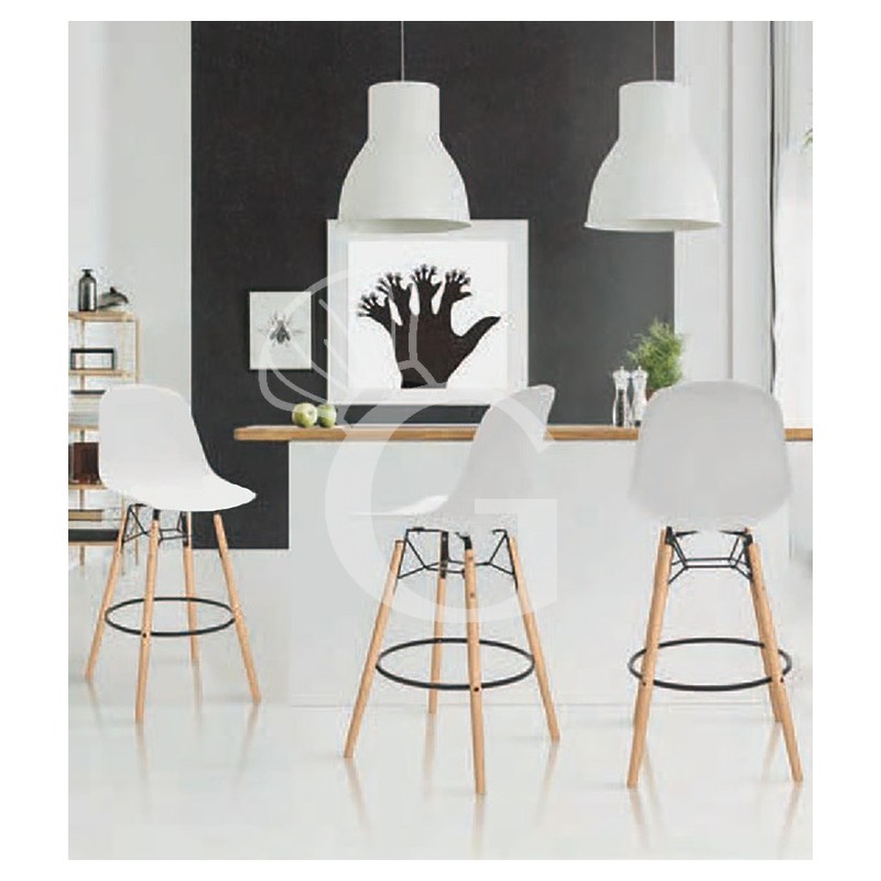 Taburete con estructura de madera y metal, asiento de polipropileno. Dimensiones L 440 mm x P 400 mm x H 1120 mm