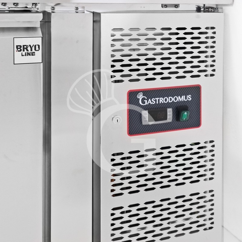 Mesa refrigerada 2 puertas con fregadero y grifo, 700 mm de profundidad +2°C/+8°C motor a la derecha