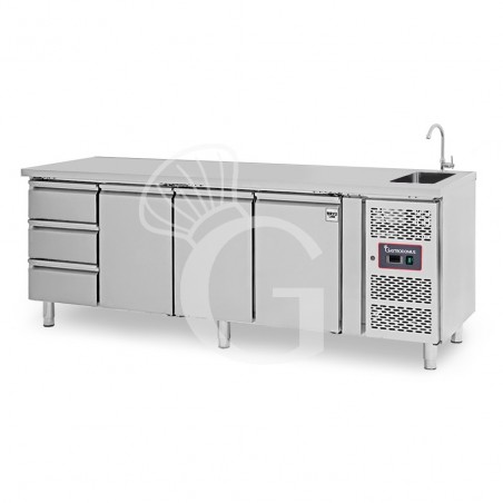 Mesa fregadero refrigerada con 3 cajones y 3 puertas , profundidad 700 mm, temperatura +2°C/+8°C - grifo Ø 25 mm Mesa fregadero refrigerada con 3 cajones y 3 puertas , profundidad 700 mm, temperatura +2°C/+8°C - grifo Ø 25 mm