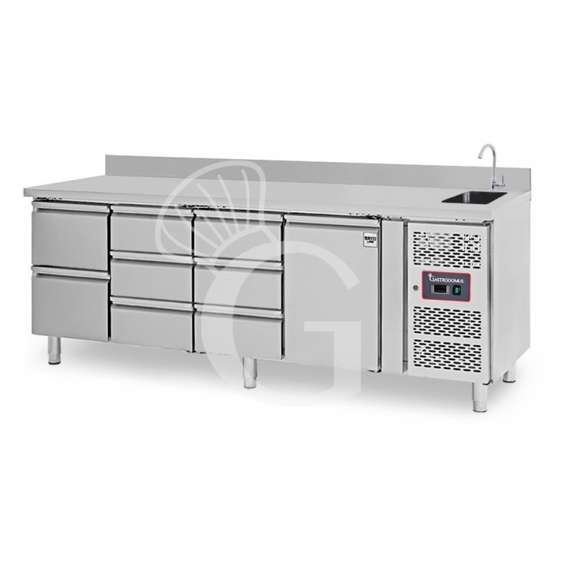 Mesa fregadero refrigerada equipada con 8 cajones, 1 puerta y peto, profundidad 700 mm, temperatura +2°C/+8°C - grifo Ø 25 mm