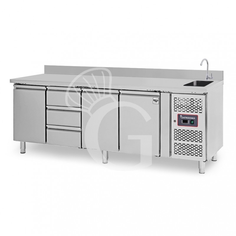 Mesa fregadero refrigerada  con 3 cajones y 3 puertas con peto, profundidad 700 mm, temperatura +2°C/+8°C - grifo Ø 25 mm