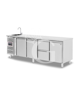 Mesa refrigerada con fregadero 2 cajones 3 puertas, motor a la izquierda, Prof. 700 mm, temp. +2°C/+8°C, con grifo
