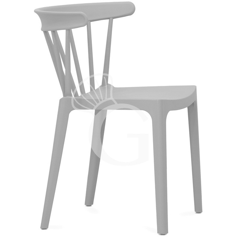Silla con estructura, asiento y respaldo en polipropileno