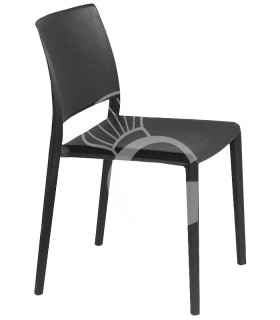 Silla con estructura, asiento y respaldo en polipropileno apilable