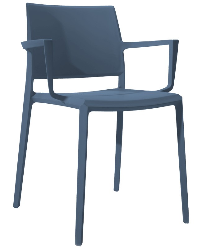 Silla con estructura, asiento y respaldo en polipropileno apilable