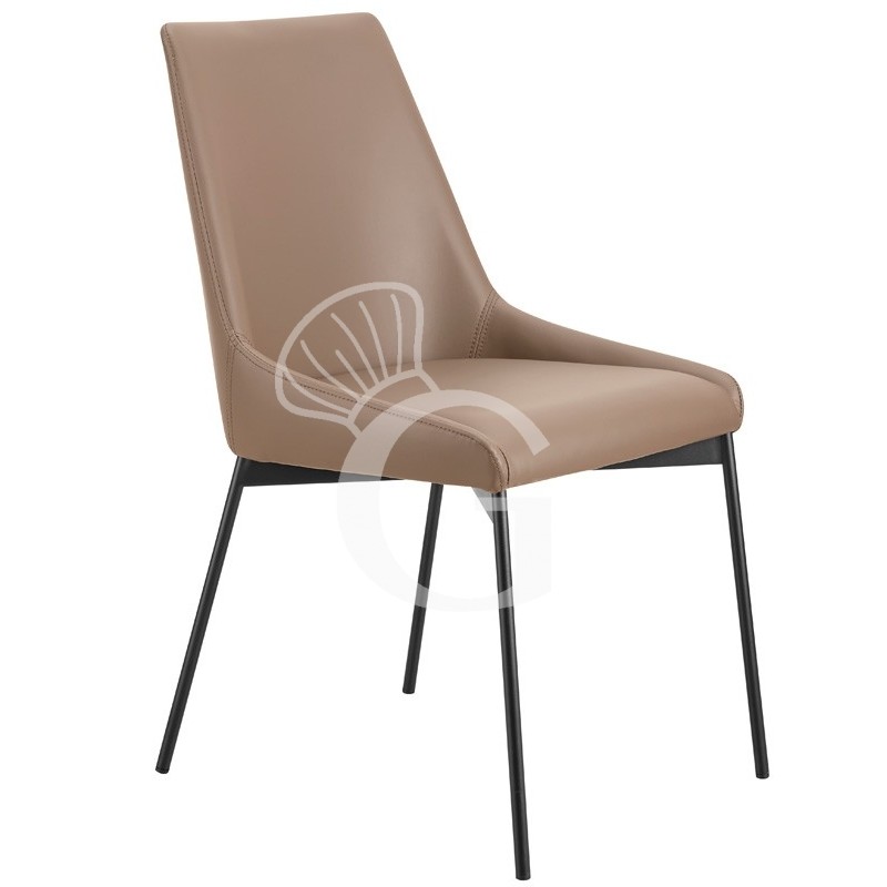 Silla con estructura de metal pintado y tapizado en tejido o ecopiel