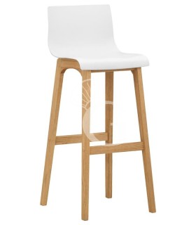 Silla con estructura de madera de roble y carcasa de polipropileno