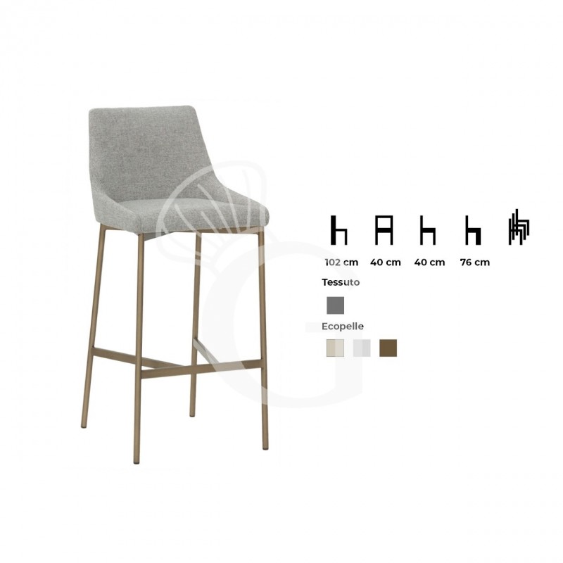 Taburete con estructura de metal en color latón satinado, asiento y respaldo revestidos en tela o ecopiel