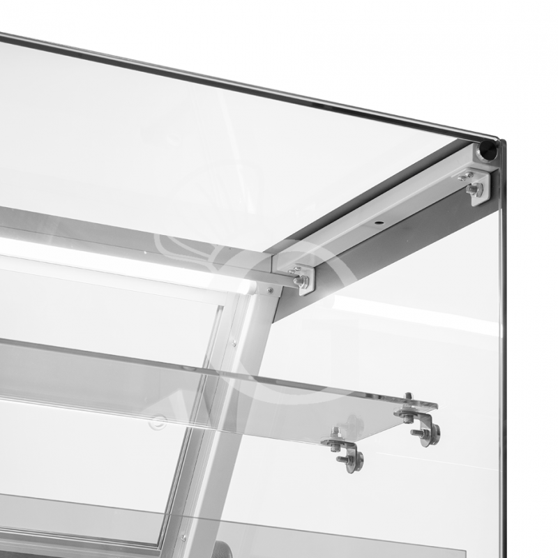 Detalle cristal recto y estante intermedio