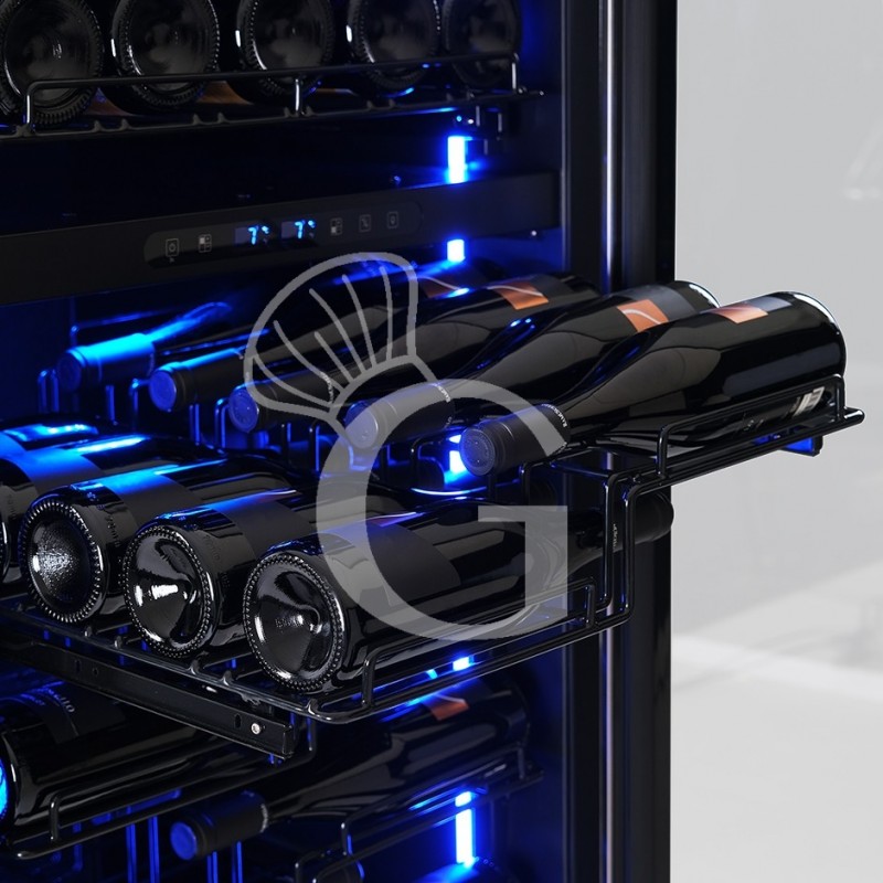 Detalle estante y botellas