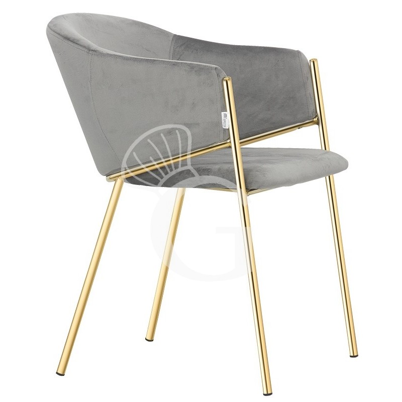 Silla con estructura de metal acabado latón y tapizado en tejido o terciopelo