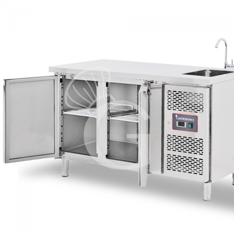 Mesa refrigerada 2 puertas con fregadero y grifo, P 700 mm +2°C/+8°C motor a la derecha, clase de eficiencia energética B