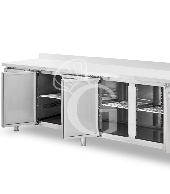 Mesa refrigerada de 4 puertas con peto trasero, profundidad 600 mm, -2 °C/+8 °C, clase energética B