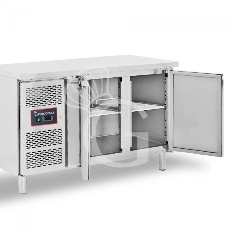 Mesa refrigerada 2 puertas, 700 mm de profundidad +2°C/+8°C motor a la izquierda, clase de eficiencia energética B