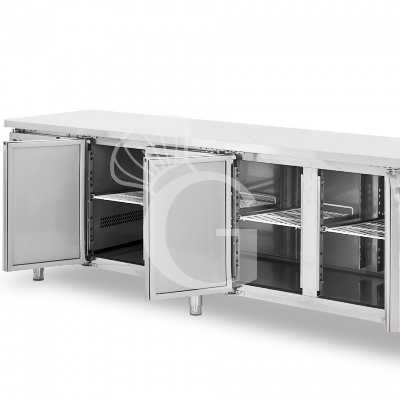 Mesa refrigerada con 4 puertas, prof. 700 mm, -2°C/+8°C, motor a la izquierda