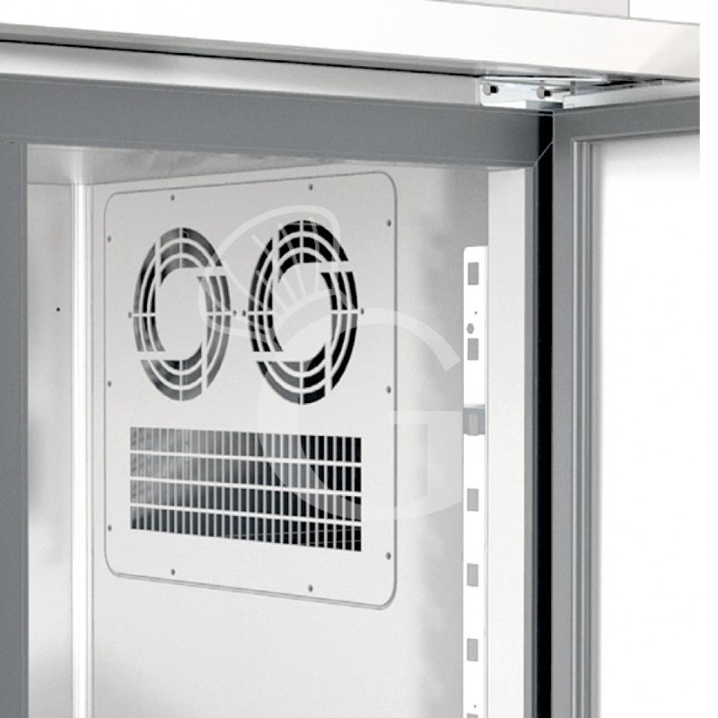 Mesa refrigerada 3 puertas con peto trasero Prof. 800 mm 0°C / +10°C con motor remoto