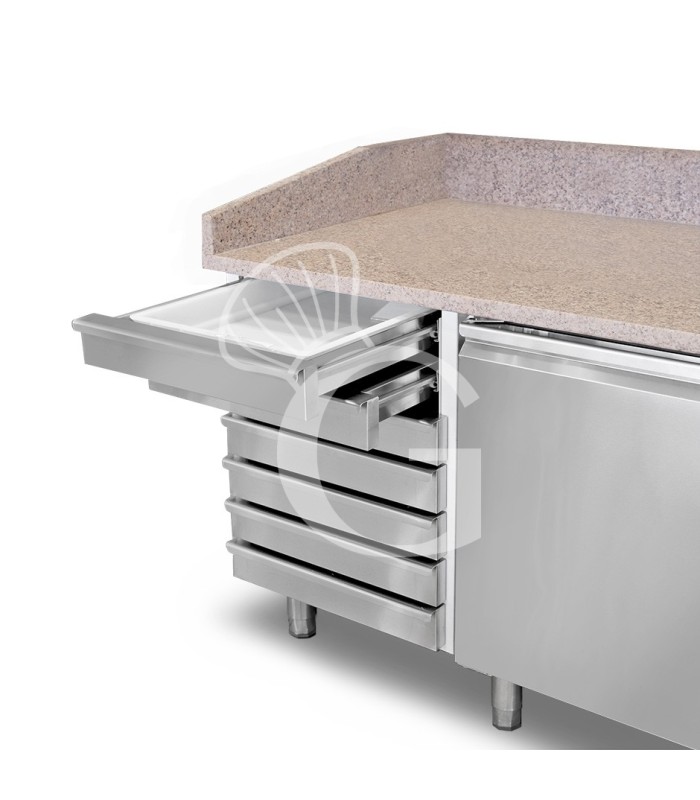 Mesa pizza refrigerada granito, 1 puerta, 7 cajones, vitrina 5 GN 1/3 + 1 GN 1/2, motor izq., 210 L