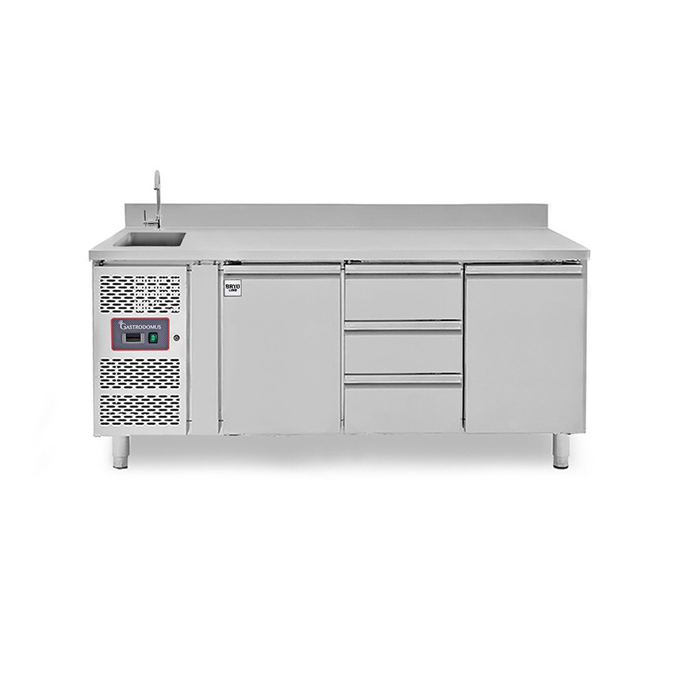 Mesa refrigerada 3 cajones con fregadero y peto, motor lado izquierdo Prof.700 mm, Temp. +2ºC/+8ºC, grifo incluido