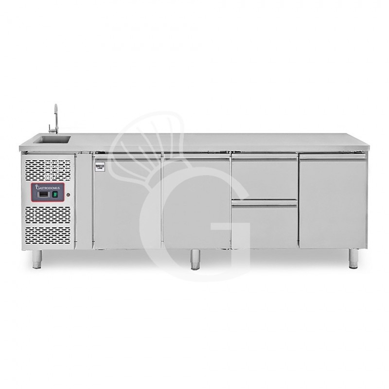 Mesa refrigerada con fregadero 2 cajones 3 puertas, motor a la izquierda, Prof. 700 mm, temp. +2°C/+8°C, con grifo