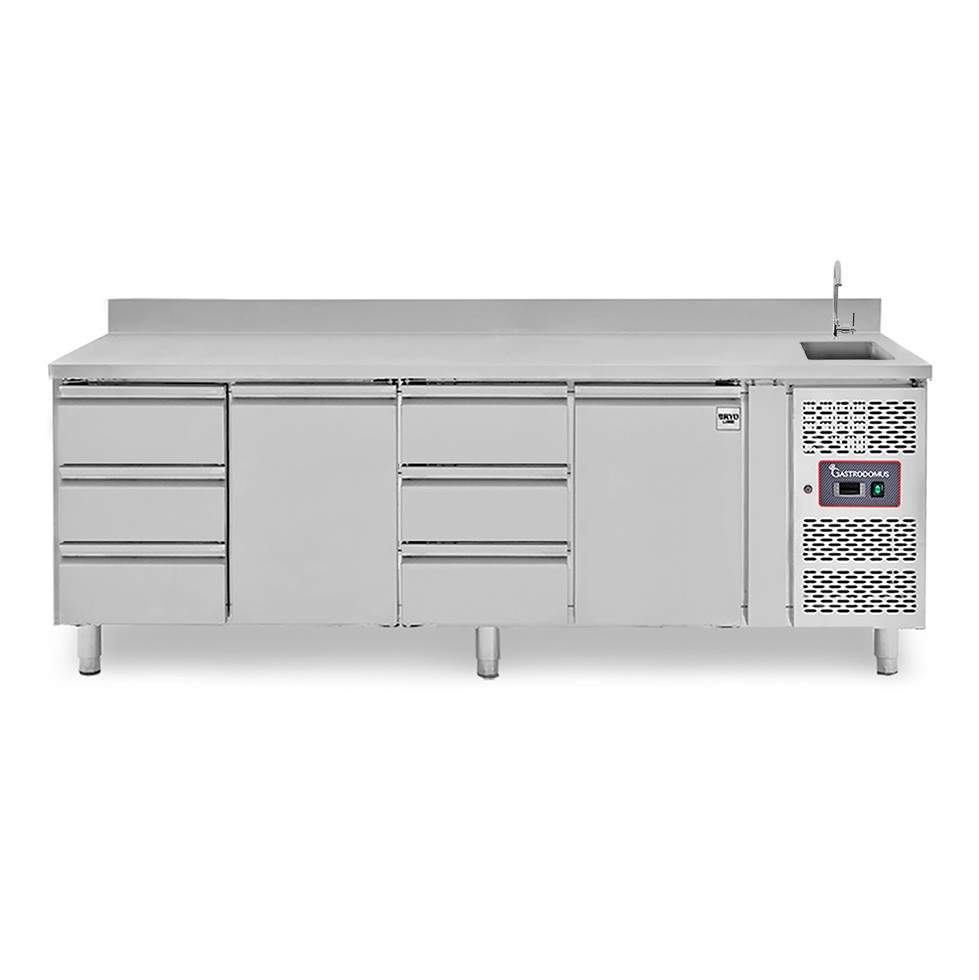 Mesa refrigerada 3 cajones 2 puertas con fregadero y peto, Prof. 700 mm, Temp. +2ºC/+8ºC, grifo incluido
