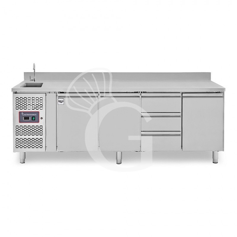 Mesa refrigerada con fregadero y armario, con 3 cajones y 3 puertas con peto trasero, profundidad 700 mm, +2°C/+8°C, grifo