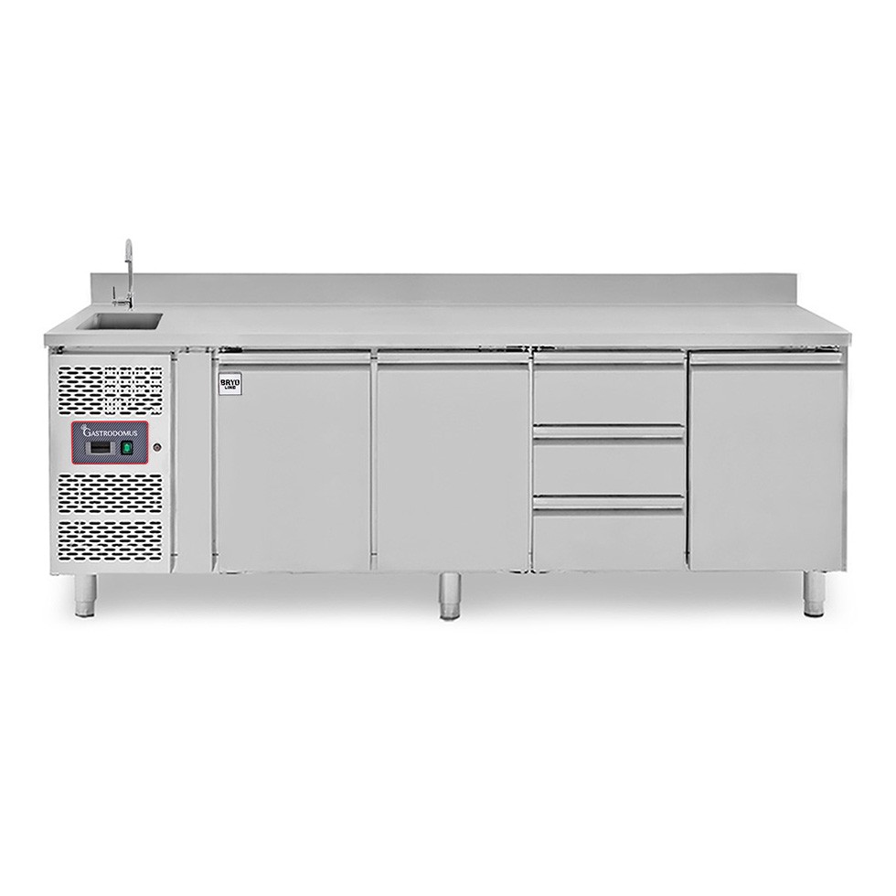 Mesa refrigerada con fregadero y armario, con 3 cajones y 3 puertas con peto trasero, profundidad 700 mm, +2°C/+8°C, grifo