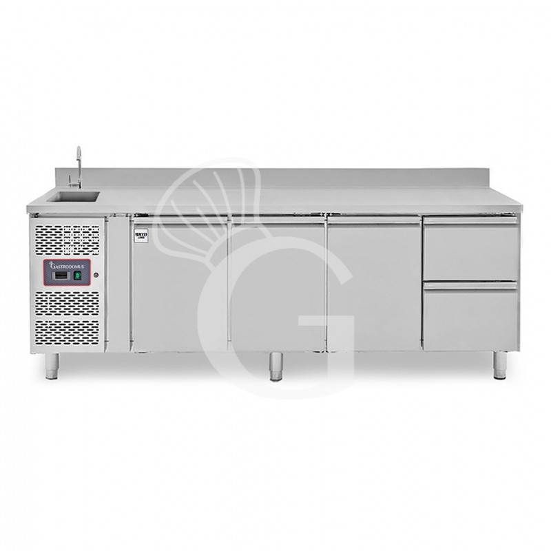 Mesa refrigerada con fregadero 2 cajones 3 puertas y peto, motor a la izquierda, Prof. 700 mm, temp. +2°C/+8°C, con grifo