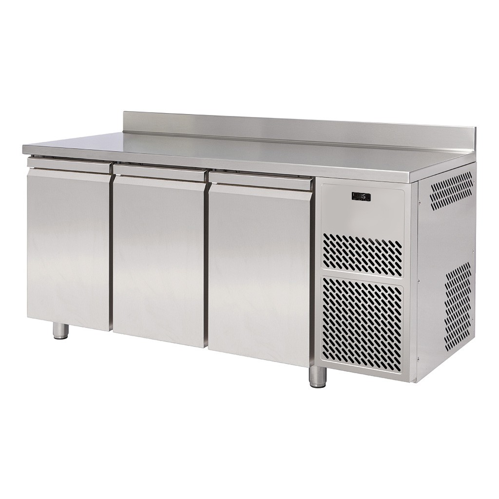 Mesa refrigerada con 3 puertas,  peto profundidad 600 mm y temperatura -18°C/ -22°C, con motor a distancia