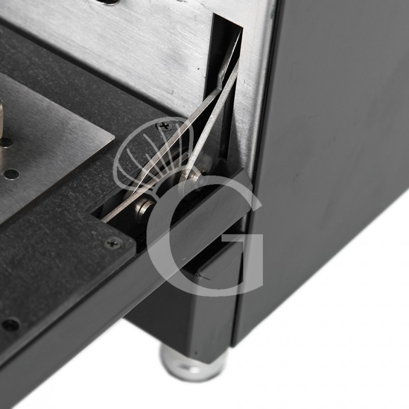 Horno rápido combinado de convección y microondas, con puerta abatible, pantalla táctil y alimentación monofásica