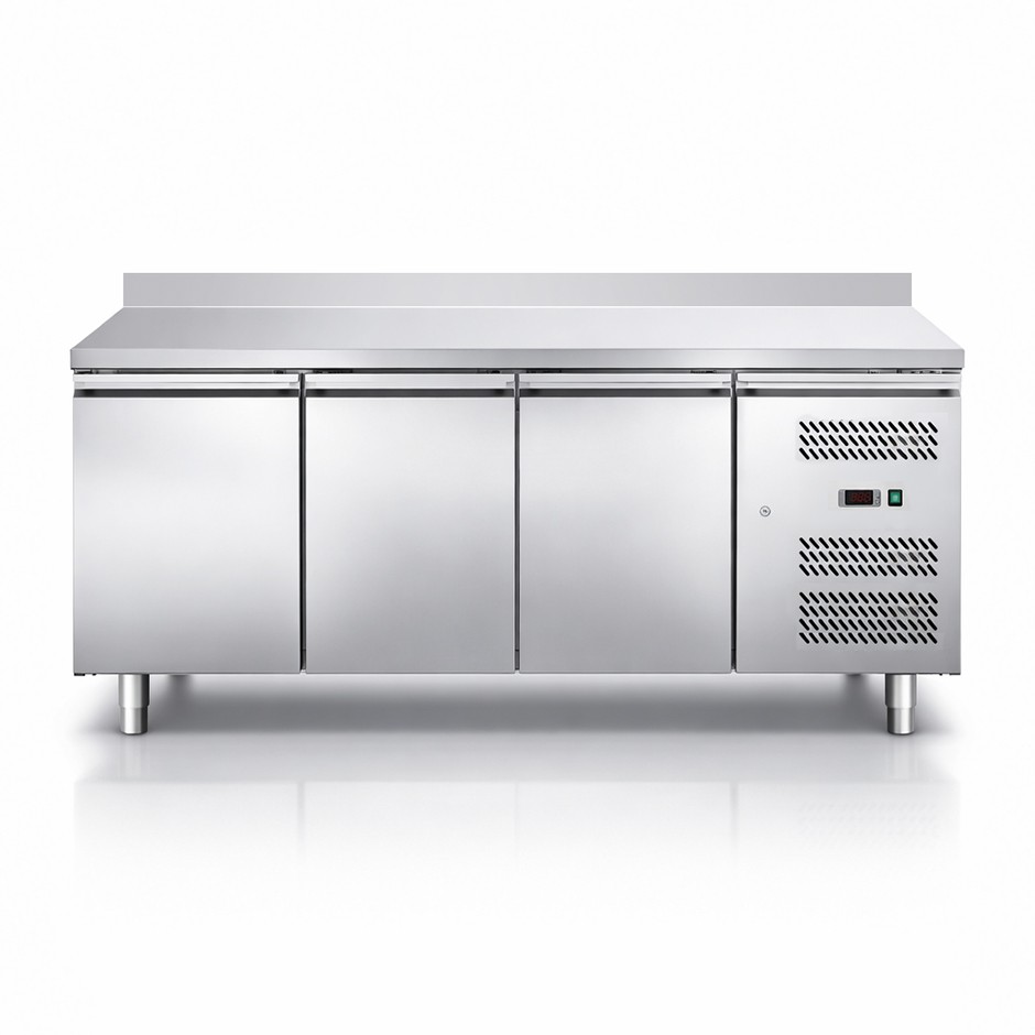 Mesa Refrigerada para pastelería 3 puertas Peto 800 mm de profundidad 0°C/+10°C clase de eficiencia energética C