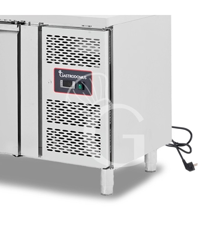 Mesa refrigerada con fregadero con 6 cajones, 1 puerta y peto, profundidad 700 mm, temp. +2°C/+8°C, con grifo