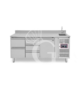 Mesa refrigerada con fregadero 5 cajones, 1 puerta y peto, prof. 700 mm, temp. +2°C/+8°C, incluye grifo