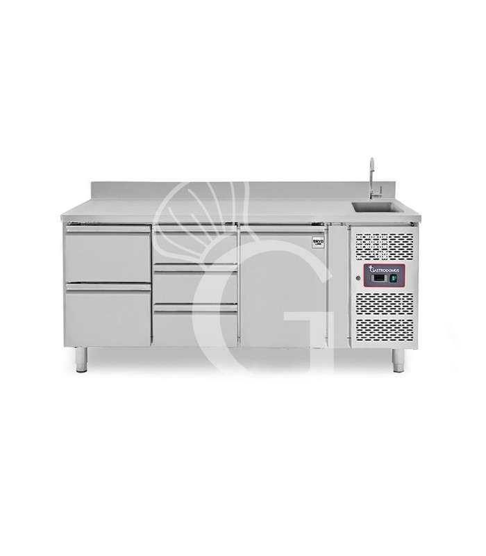 Mesa refrigerada con fregadero 5 cajones, 1 puerta y peto, prof. 700 mm, temp. +2°C/+8°C, incluye grifo