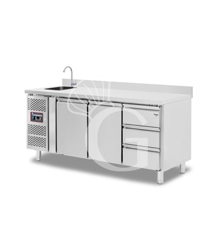 Mesa refrigerada 3 cajones 2 puertas con fregadero y peto , motor lado izquierdo Prof. 700 mm, Temp. +2ºC/+8ºC, grifo incluido