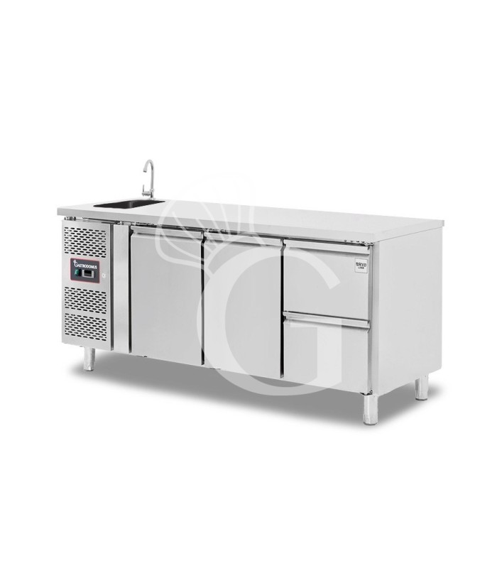 Mesa armariada refrigerada con 2 cajones a la derecha, 2 puertas, fregadero y grifo, motor a la izquierda, P 700 mm,+2°C/+8°C