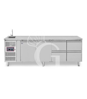 Mesa refrigerada con 4 cajones, 2 puertas y lavadero, motor a la izquierda, profundidad 700 mm, temperatura +2°C/+8°C, con grifo