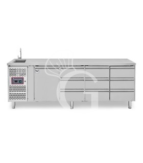 Mesa refrigerada con fregadero 9 cajones 1 puerta, motor a la izquierda Prof. 700 mm, temp. +2°C/+8°C, con grifo
