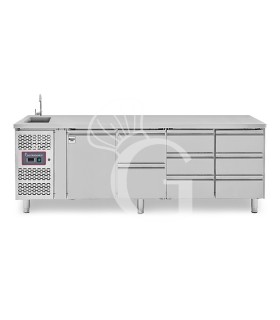 Mesa refrigerada con 6 cajones de 1/3, 2 cajones 1/2, 1 puerta con fregadero, grifo, P 700 mm, +2 °C/+8 °C, motor a la izquierda